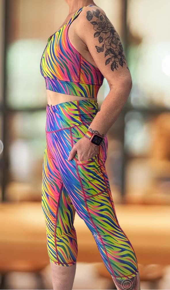 Rainbow Roar Capri